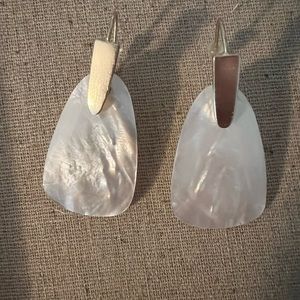 Kendra Scott Mother of Pear/Gold Drops